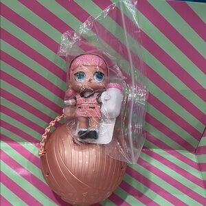 Madame Queen L.O.L. Surprise Pink and Brown Doll with Accessories (Napping)